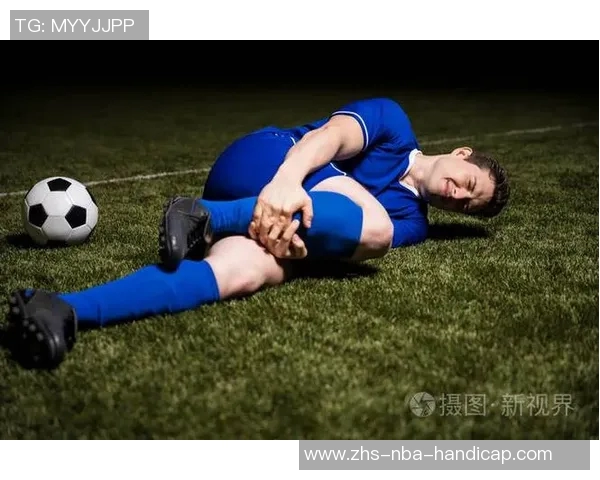 足球受伤图片展示运动员在比赛中受伤的瞬间与康复过程的真实记录